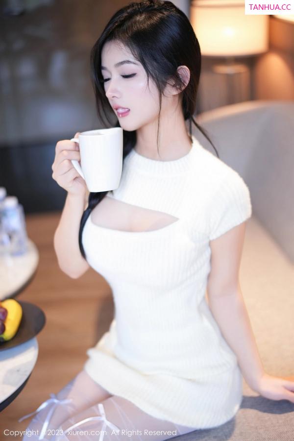 逗逗DouDou  [XiuRen]高清写真图 2023.10.20 No.7542 小逗逗 制服美腿第9张图片